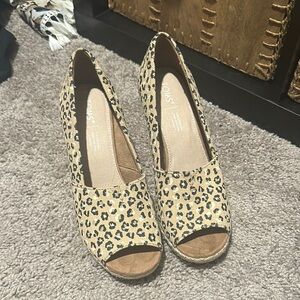 Toms Tan and Black Espadrilles Stylish Comfort